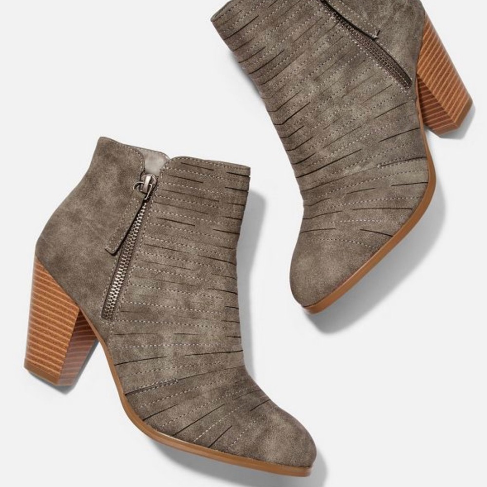 NWOT! JustFab Cartur Gray Booties in Size 10 Wide Width - Picture 1 of 11